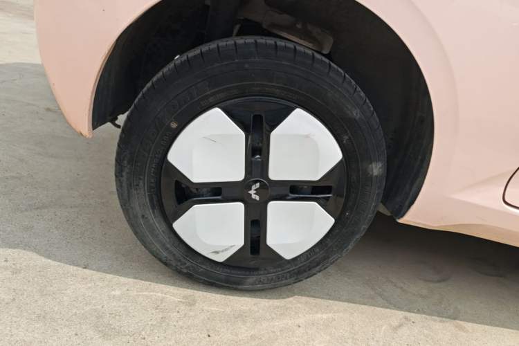 Used Wuling Hongguang MINIEV 2024 3rd Generation 215km Advanced Version Right Rear Wheel Hub