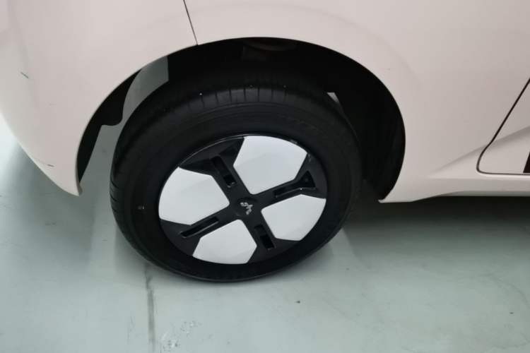 Used Wuling Hongguang MINIEV 2024 3rd Generation 215km Advanced Version Right Rear Wheel Hub