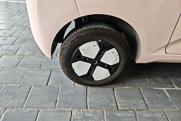 Used Wuling Hongguang MINIEV 2024 3rd Generation 215km Advanced Version Right Rear Wheel Hub