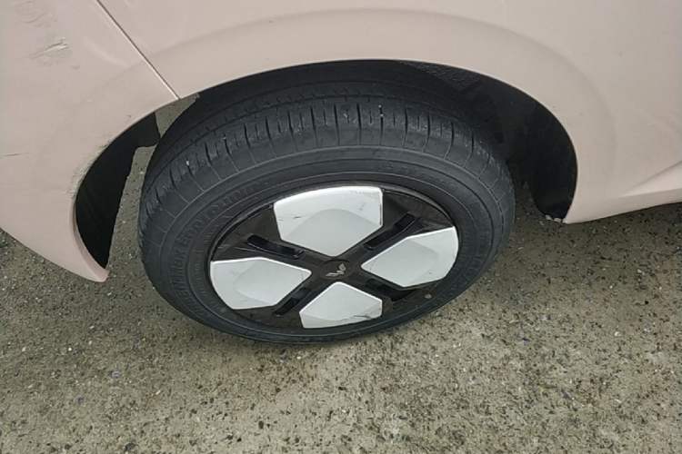 Used Wuling Hongguang MINIEV 2024 3rd Generation 215km Advanced Version Right Rear Wheel Hub