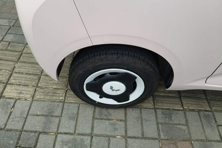 Used Wuling Hongguang MINIEV 2024 3rd Generation 215km Youth Edition Right Rear Wheel Hub