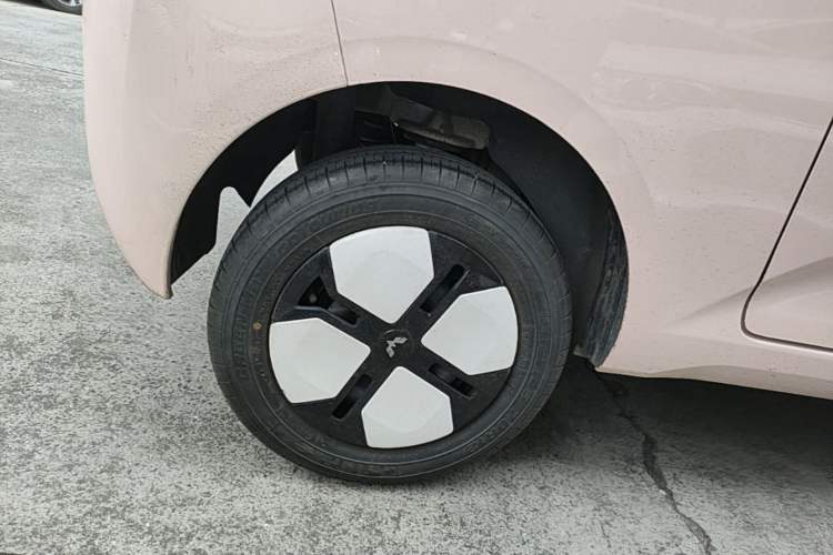 Used Wuling Hongguang MINIEV 2024 3rd Generation 215km Advanced Version Right Rear Wheel Hub