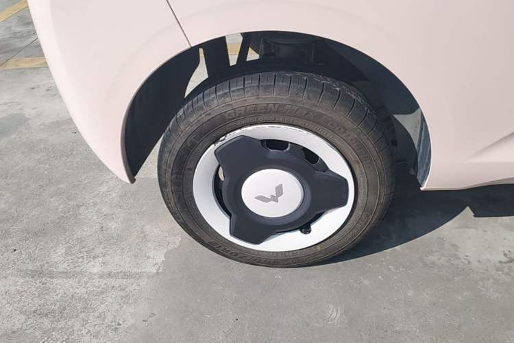 Used Wuling Hongguang MINIEV 2024 3rd Generation 215km Youth Edition Right Rear Wheel Hub