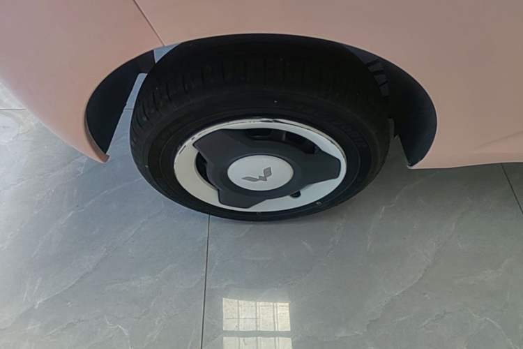 Used Wuling Hongguang MINIEV 2024 Third Generation 120 km Right Rear Wheel Hub