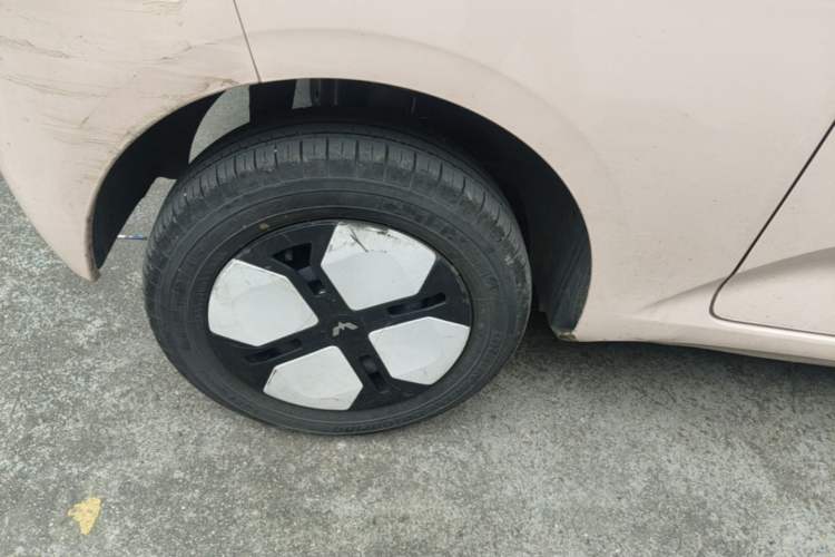 Used Wuling Hongguang MINIEV 2024 3rd Generation 215km Advanced Version Right Rear Wheel Hub