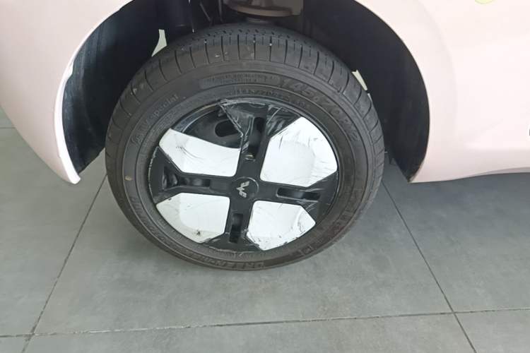 Used Wuling Hongguang MINIEV 2024 3rd Generation 215km Advanced Version Right Rear Wheel Hub