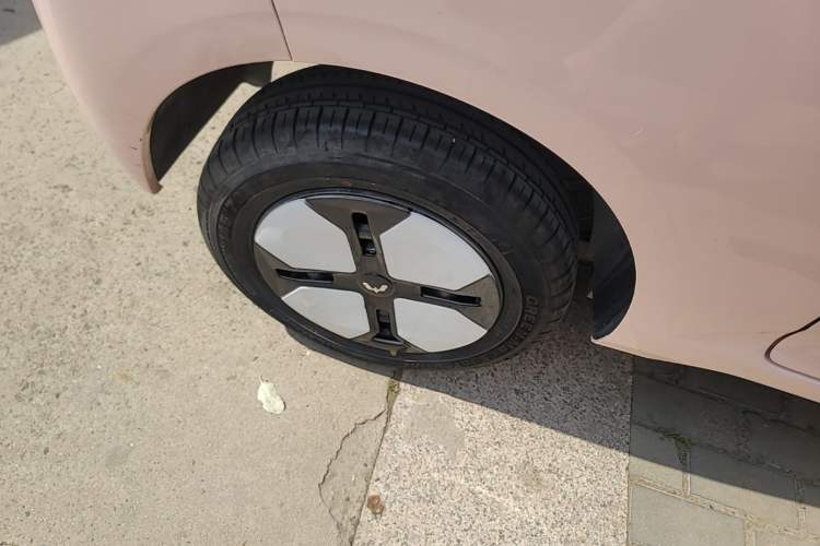 Used Wuling Hongguang MINIEV 2024 3rd Generation 215km Youth Edition Right Rear Wheel Hub
