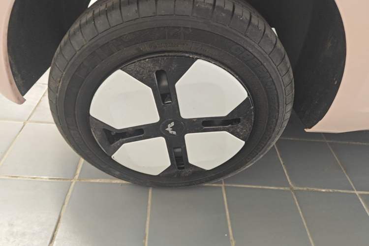 Used Wuling Hongguang MINIEV 2024 3rd Generation 215km Advanced Version Right Rear Wheel Hub