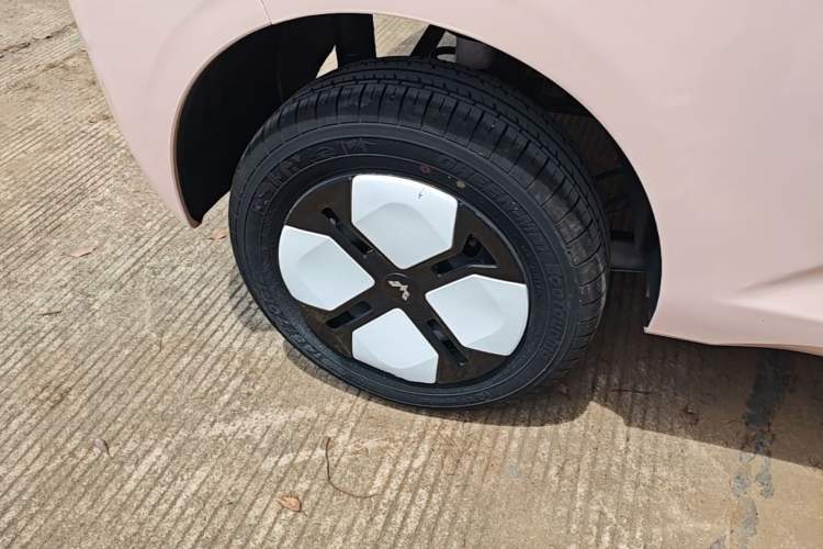 Used Wuling Hongguang MINIEV 2024 3rd Generation 215km Advanced Version Right Rear Wheel Hub