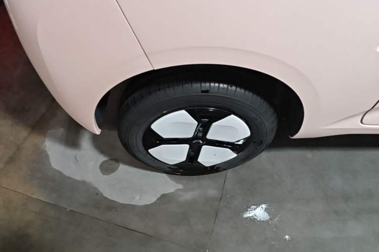 Used Wuling Hongguang MINIEV 2024 3rd Generation 215km Advanced Version Right Rear Wheel Hub