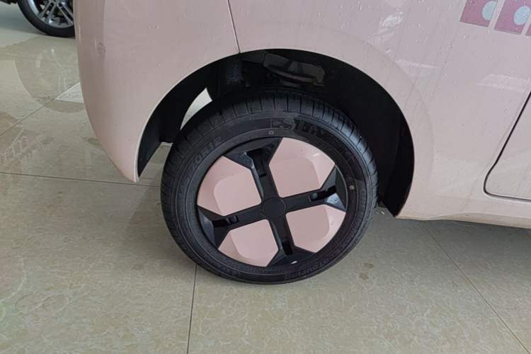 Used Wuling Hongguang MINIEV 2024 3rd Generation 215km Youth Edition Right Rear Wheel Hub