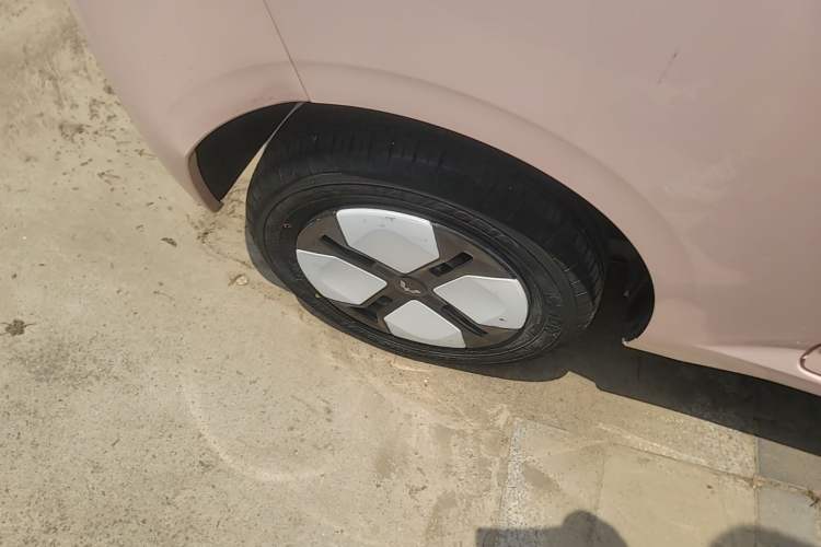 Used Wuling Hongguang MINIEV 2024 3rd Generation 215km Advanced Version Right Rear Wheel Hub