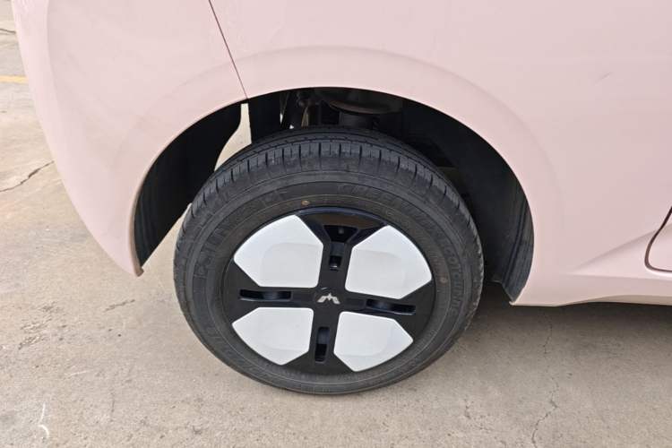 Used Wuling Hongguang MINIEV 2024 3rd Generation 215km Advanced Version Right Rear Wheel Hub