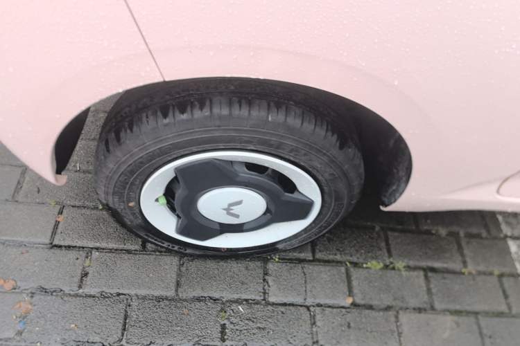 Used Wuling Hongguang MINIEV 2024 3rd Generation 215km Youth Edition Right Rear Wheel Hub