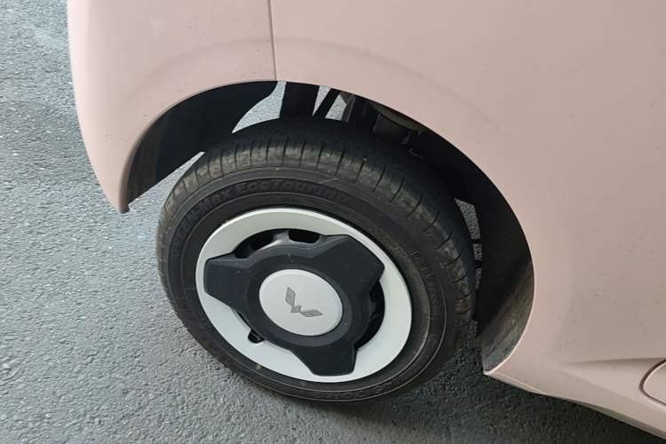 Used Wuling Hongguang MINIEV 2024 3rd Generation 215km Youth Edition Right Rear Wheel Hub