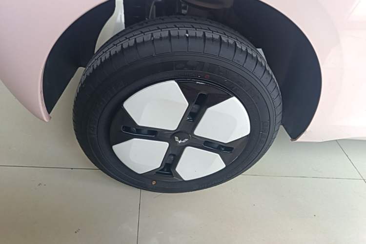 Used Wuling Hongguang MINIEV 2024 3rd Generation 215km Advanced Version Right Rear Wheel Hub