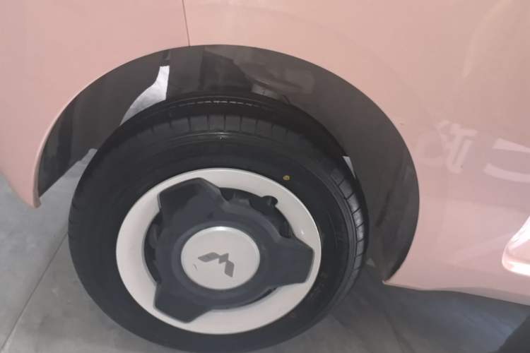 Used Wuling Hongguang MINIEV 2024 3rd Generation 215km Youth Edition Right Rear Wheel Hub