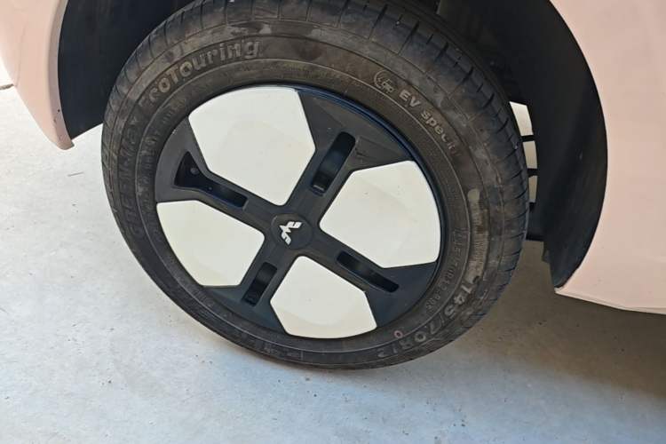 Used Wuling Hongguang MINIEV 2024 3rd Generation 215km Advanced Version Right Rear Wheel Hub
