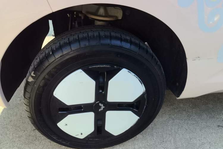Used Wuling Hongguang MINIEV 2024 3rd Generation 215km Advanced Version Right Rear Wheel Hub