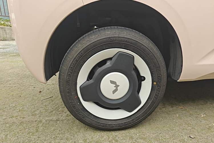 Used Wuling Hongguang MINIEV 2024 3rd Generation 215km Youth Edition Right Rear Wheel Hub