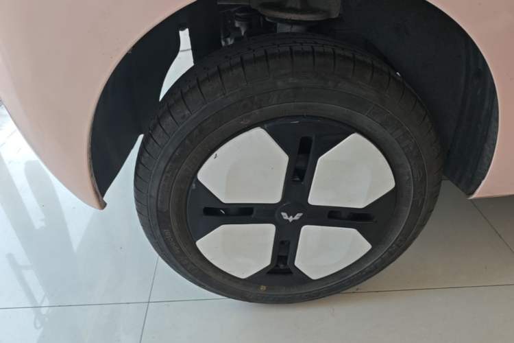 Used Wuling Hongguang MINIEV 2024 3rd Generation 215km Advanced Version Right Rear Wheel Hub