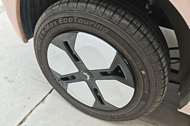 Used Wuling Hongguang MINIEV 2024 3rd Generation 215km Advanced Version Right Rear Wheel Hub