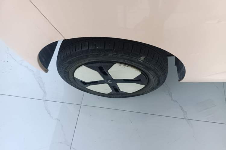 Used Wuling Hongguang MINIEV 2024 3rd Generation 215km Advanced Version Right Rear Wheel Hub