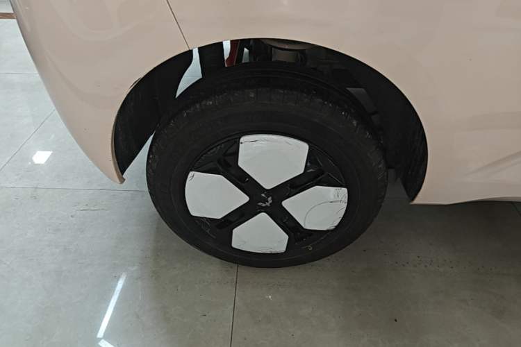 Used Wuling Hongguang MINIEV 2024 3rd Generation 215km Advanced Version Right Rear Wheel Hub