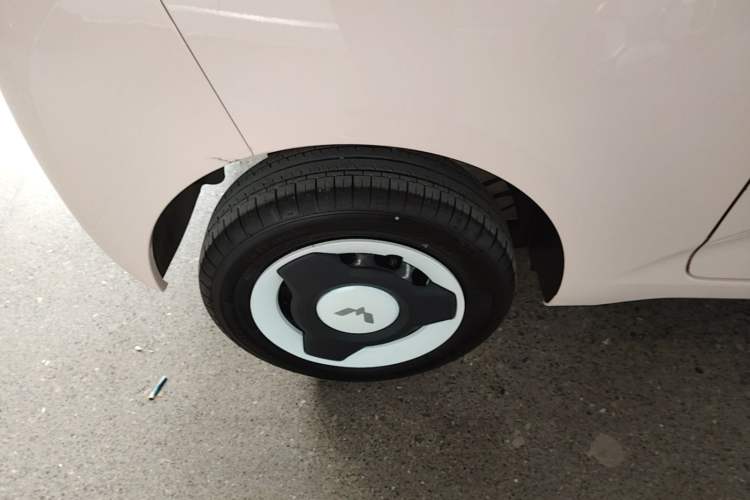 Used Wuling Hongguang MINIEV 2024 3rd Generation 215km Youth Edition Right Rear Wheel Hub
