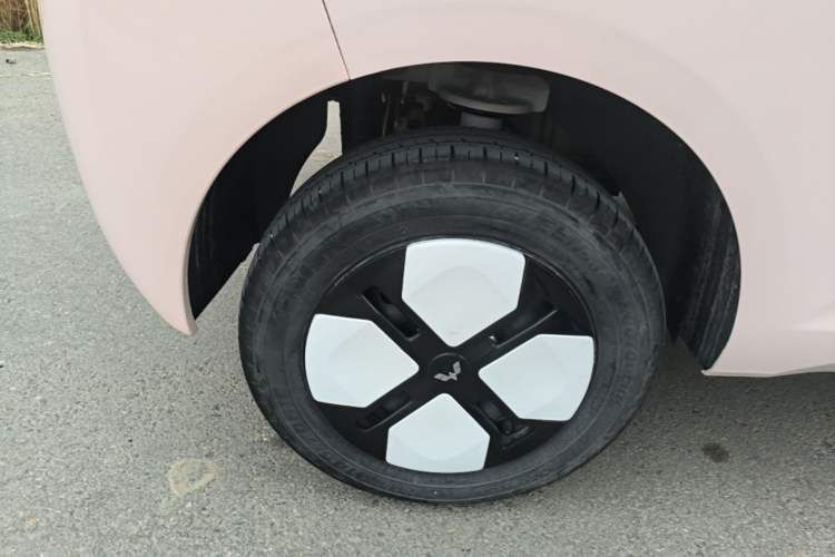 Used Wuling Hongguang MINIEV 2024 3rd Generation 215km Advanced Version Right Rear Wheel Hub