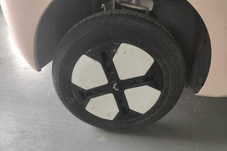 Used Wuling Hongguang MINIEV 2024 3rd Generation 215km Advanced Version Right Rear Wheel Hub