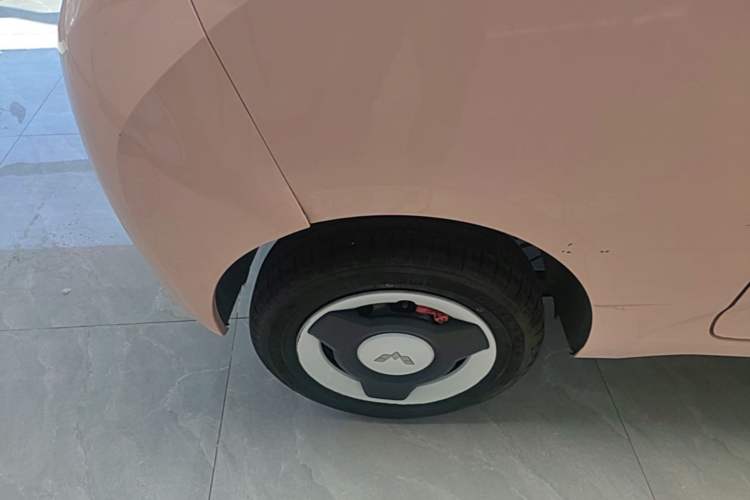 Used Wuling Hongguang MINIEV 2024 Third Generation 120 km Right Rear Wheel Hub