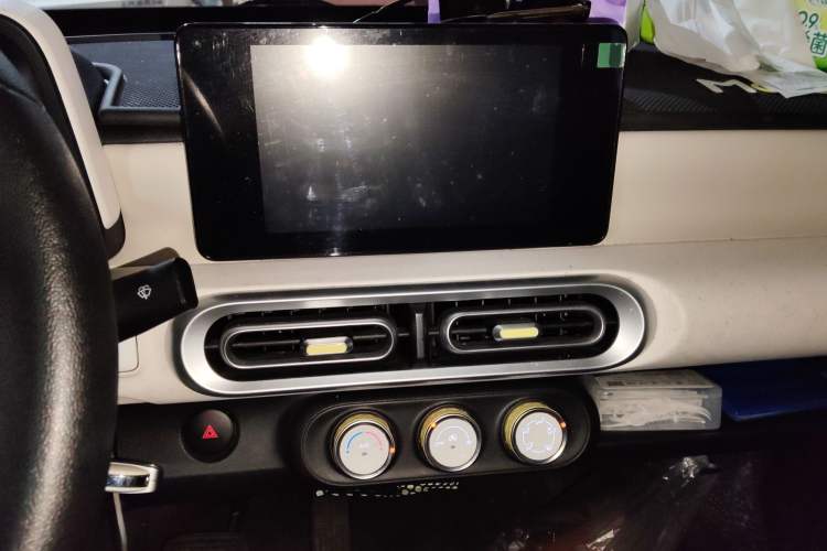Used Wuling Hongguang MINIEV 2024 3rd Generation 215km Youth Edition Audio And AC Panel