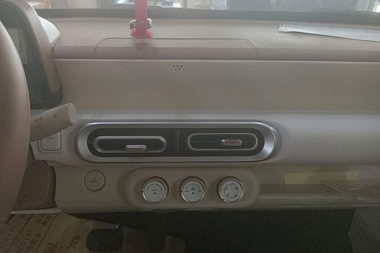 Used Wuling Hongguang MINIEV 2024 3rd Generation 215km Youth Edition Audio And AC Panel