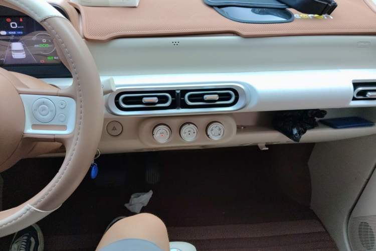 Used Wuling Hongguang MINIEV 2024 3rd Generation 215km Youth Edition Audio And AC Panel