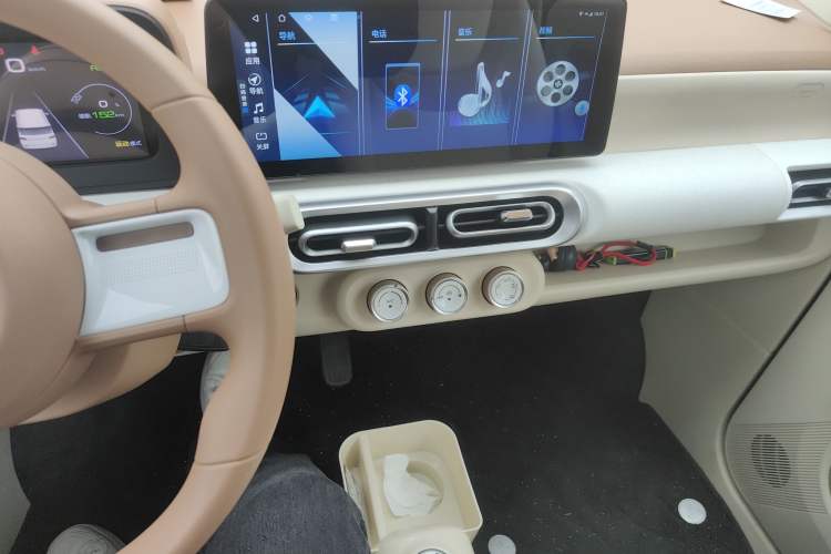 Used Wuling Hongguang MINIEV 2024 3rd Generation 215km Youth Edition Audio And AC Panel