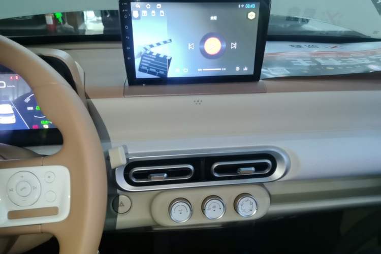 Used Wuling Hongguang MINIEV 2024 3rd Generation 215km Youth Edition Audio And AC Panel