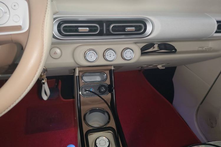 Used Wuling Hongguang MINIEV 2024 3rd Generation 215km Youth Edition Audio And AC Panel