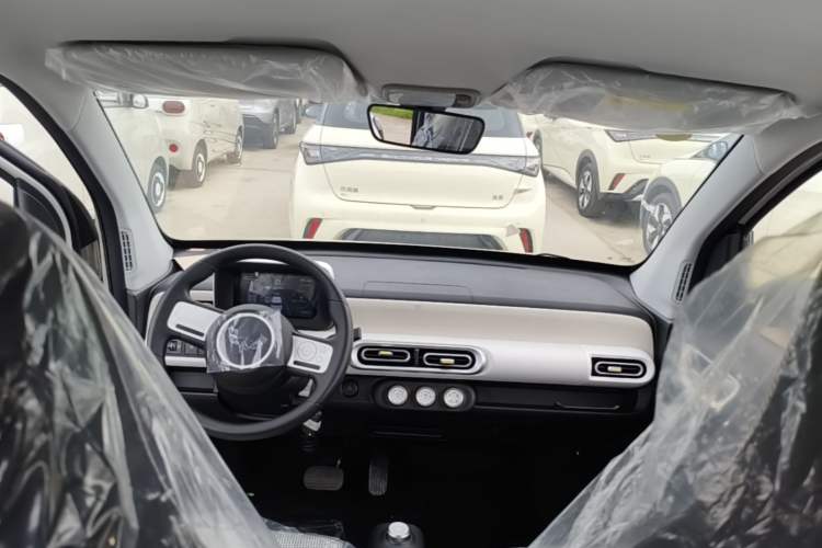 Used Wuling Hongguang MINIEV 2024 3rd Generation 215km Youth Edition Center Console