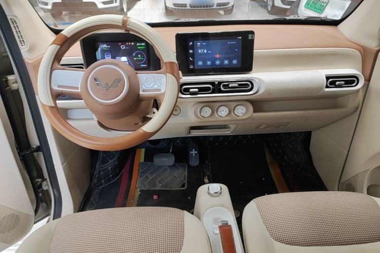 Used Wuling Hongguang MINIEV 2024 3rd Generation 170 km Center Console