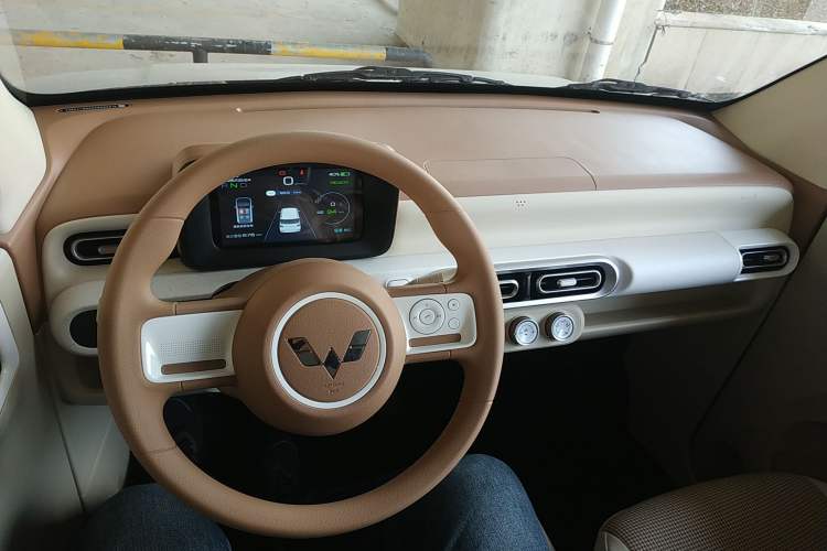 Used Wuling Hongguang MINIEV 2024 3rd Generation 215km Youth Edition Center Console