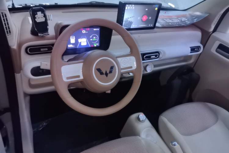 Used Wuling Hongguang MINIEV 2024 3rd Generation 215km Youth Edition Center Console