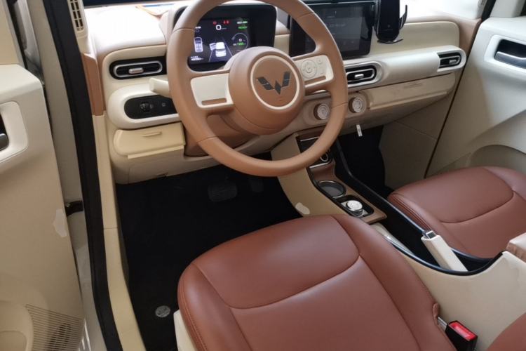 Used Wuling Hongguang MINIEV 2024 3rd Generation 215km Youth Edition Center Console