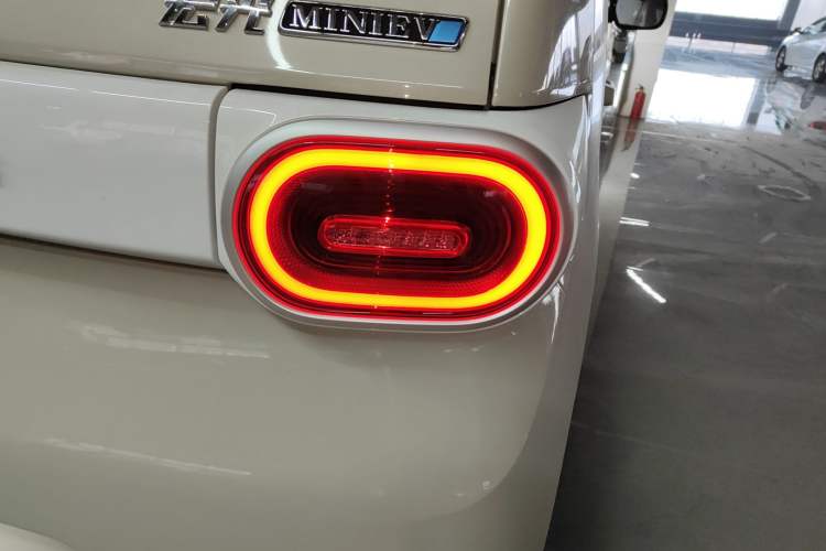 Used Wuling Hongguang MINIEV 2024 3rd Generation 215km Youth Edition Exterior 6