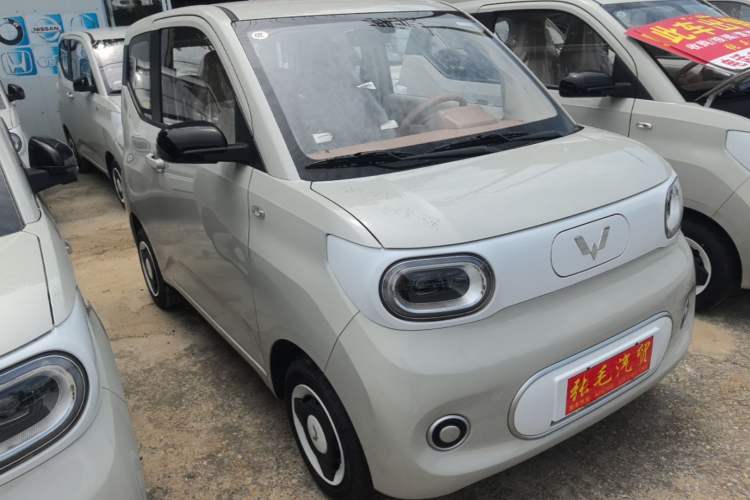 Used Wuling Hongguang MINIEV 2024 3rd Generation 215km Youth Edition Front Right 45 Deg