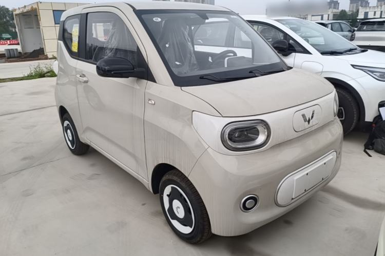Used Wuling Hongguang MINIEV 2024 3rd Generation 215km Youth Edition Front Right 45 Deg