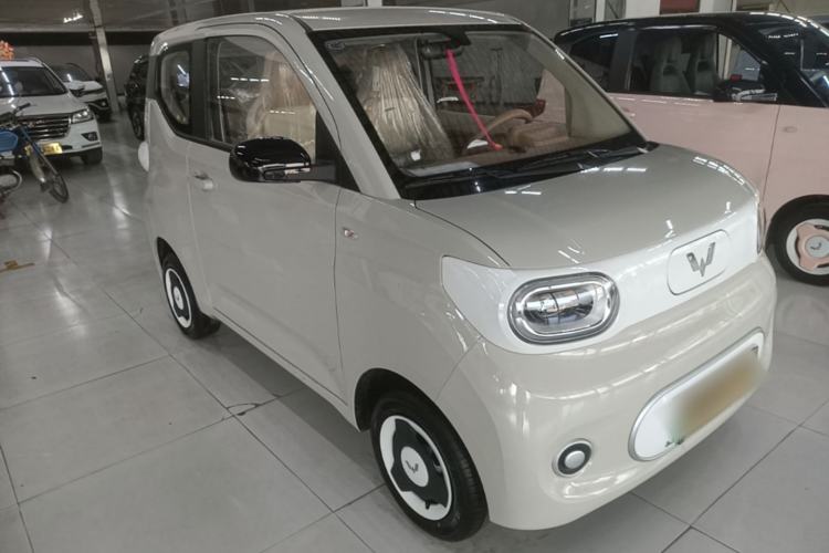 Used Wuling Hongguang MINIEV 2024 3rd Generation 215km Youth Edition Front Right 45 Deg