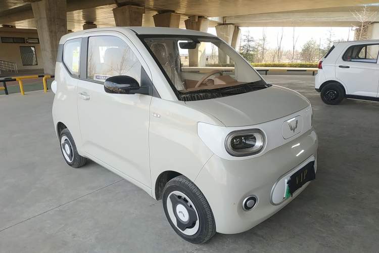 Used Wuling Hongguang MINIEV 2024 3rd Generation 215km Youth Edition Front Right 45 Deg