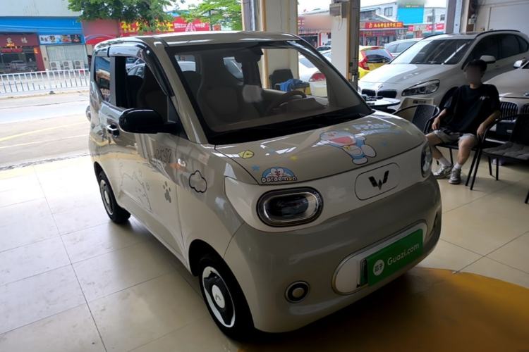 Used Wuling Hongguang MINIEV 2024 3rd Generation 215km Youth Edition Front Right 45 Deg