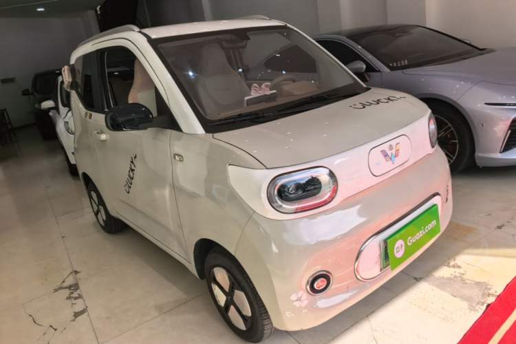 Used Wuling Hongguang MINIEV 2024 3rd Generation 215km Advanced Version Front Right 45 Deg
